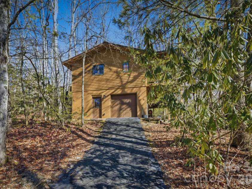 25 Poke Road, Newland, NC 28657.  MLS# CAR4350081, YatesRealty ID 2856. 