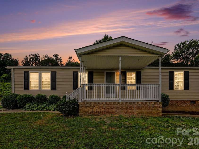 528 Woodlawn Avenue, Concord, NC 28025.  MLS# CAR4388311, YatesRealty ID 28560. 