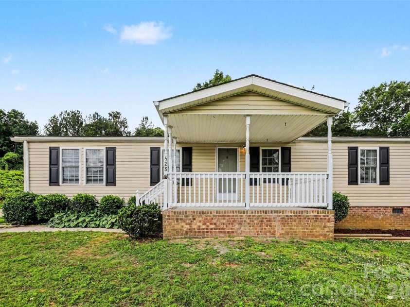528 Woodlawn Avenue, Concord, NC 28025.  MLS# CAR4388311, YatesRealty ID 28560. 