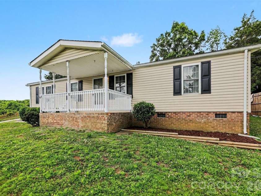 528 Woodlawn Avenue, Concord, NC 28025.  MLS# CAR4388311, YatesRealty ID 28560. 