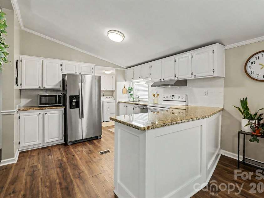 528 Woodlawn Avenue, Concord, NC 28025.  MLS# CAR4388311, YatesRealty ID 28560. 