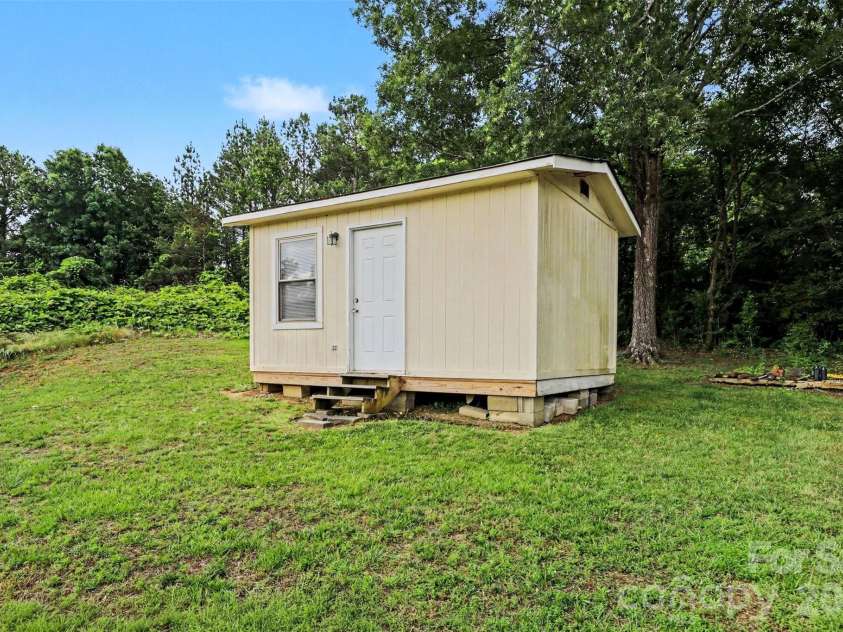 528 Woodlawn Avenue, Concord, NC 28025.  MLS# CAR4388311, YatesRealty ID 28560. 