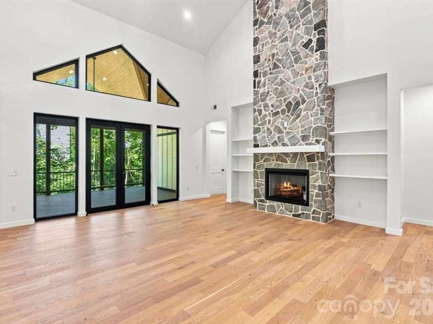 69 Village Pointe Lane, Asheville, NC 28803.  MLS# CAR4387034, YatesRealty ID 28561. 