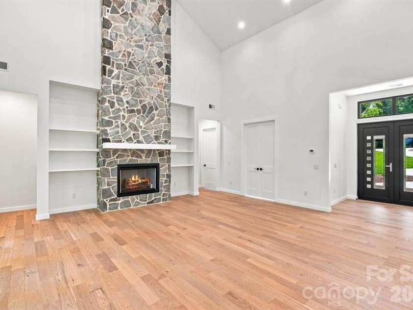 69 Village Pointe Lane, Asheville, NC 28803.  MLS# CAR4387034, YatesRealty ID 28561. 