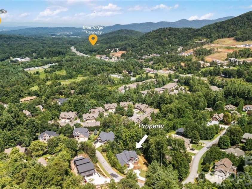 69 Village Pointe Lane, Asheville, NC 28803.  MLS# CAR4387034, YatesRealty ID 28561. 