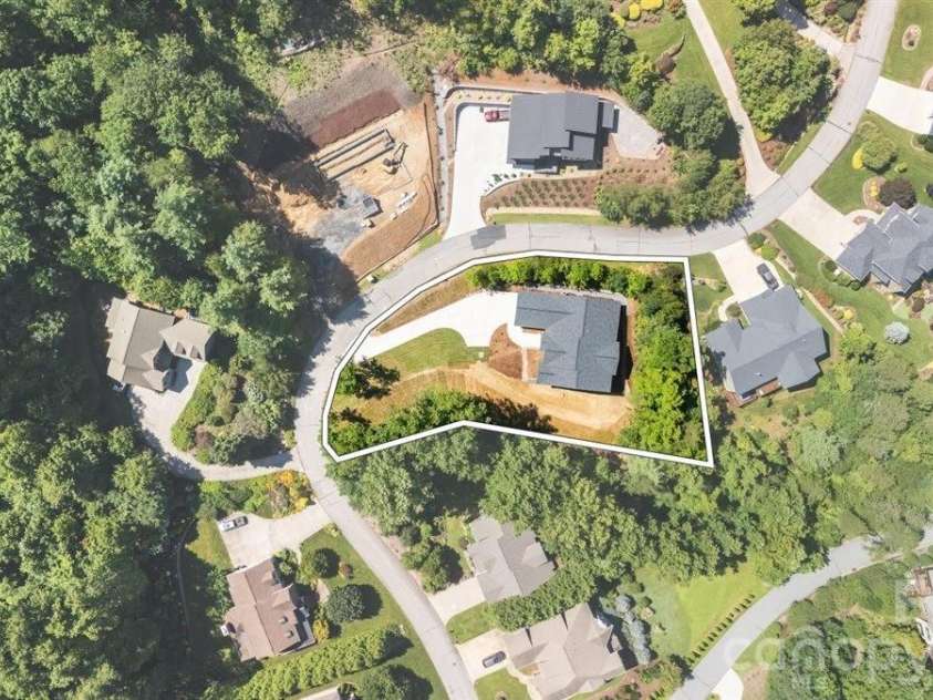 69 Village Pointe Lane, Asheville, NC 28803.  MLS# CAR4387034, YatesRealty ID 28561. 