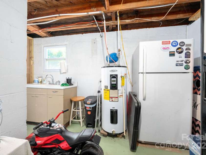 358 Onteora Boulevard, Asheville, NC 28803.  MLS# CAR4278703, YatesRealty ID 28562. Additional Sink and Water Heater Access