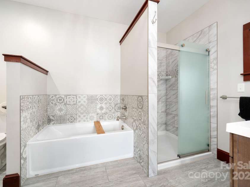 358 Onteora Boulevard, Asheville, NC 28803.  MLS# CAR4278703, YatesRealty ID 28562. Beautiful Soaking Tub and Walk-in Shower