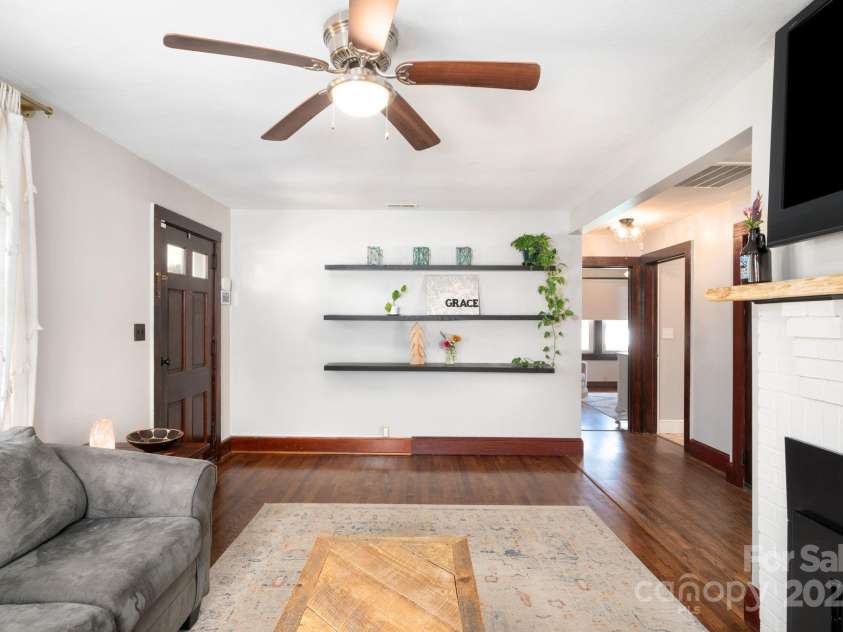 358 Onteora Boulevard, Asheville, NC 28803.  MLS# CAR4278703, YatesRealty ID 28562. Easy and Convenient Bedroom Access