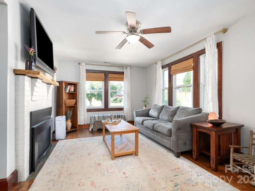 358 Onteora Boulevard, Asheville, NC 28803.  MLS# CAR4278703, YatesRealty ID 28562. Gas Fireplace and Lovely Natural Light