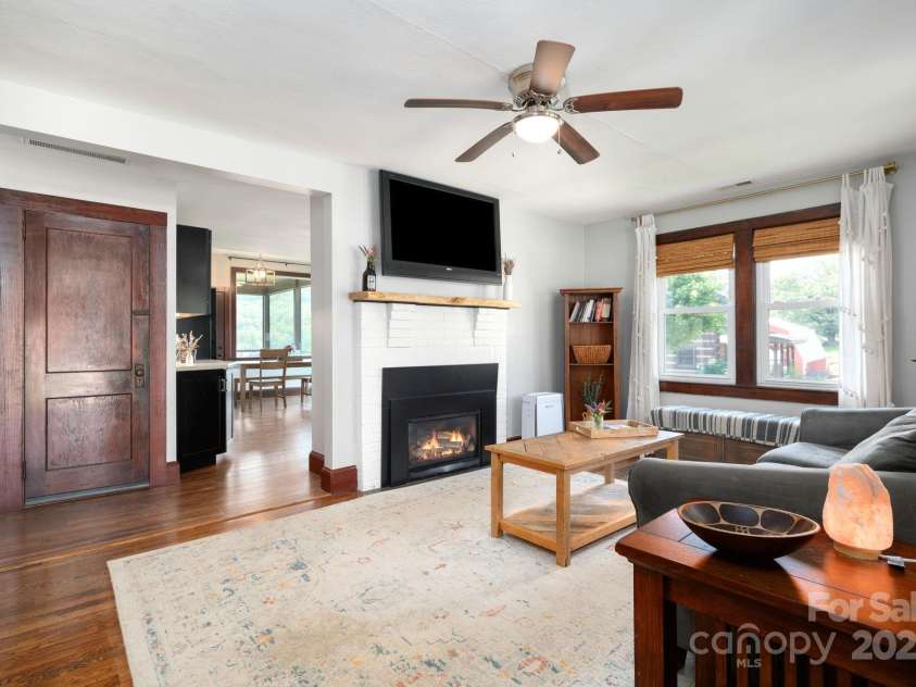 358 Onteora Boulevard, Asheville, NC 28803.  MLS# CAR4278703, YatesRealty ID 28562. Inviting Entry and Living Room