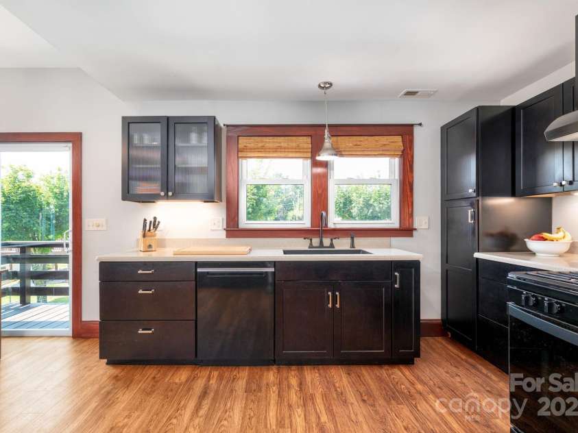 358 Onteora Boulevard, Asheville, NC 28803.  MLS# CAR4278703, YatesRealty ID 28562. Open and Inviting