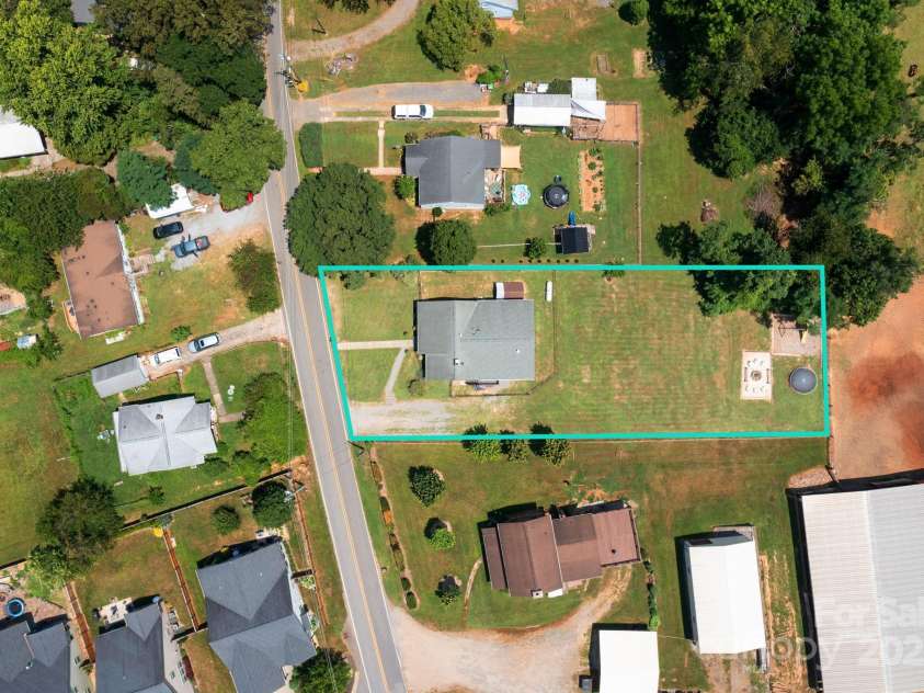 358 Onteora Boulevard, Asheville, NC 28803.  MLS# CAR4278703, YatesRealty ID 28562. Spacious Lot with Wonderful Yard Space and Views