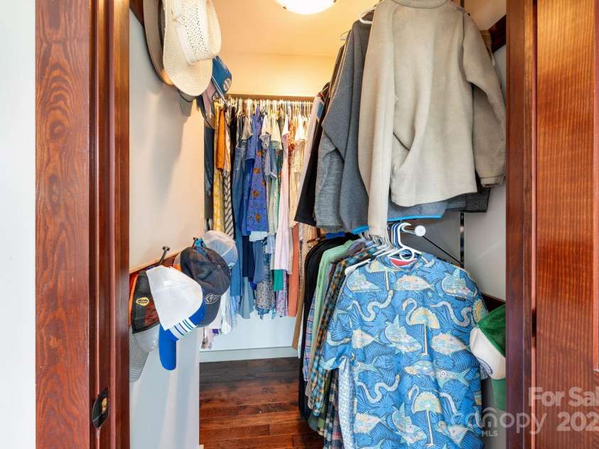 358 Onteora Boulevard, Asheville, NC 28803.  MLS# CAR4278703, YatesRealty ID 28562. Spacious Primary Closet
