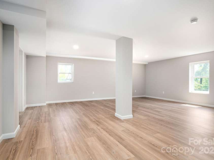 358 Onteora Boulevard, Asheville, NC 28803.  MLS# CAR4278703, YatesRealty ID 28562. Waterproof Flooring and Separately Climate Controlled