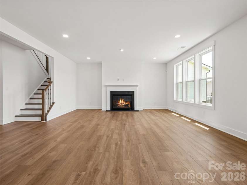 4122 Pinekirk Drive, Charlotte, NC 28269.  MLS# CAR4387957, YatesRealty ID 28562. Casual Dining