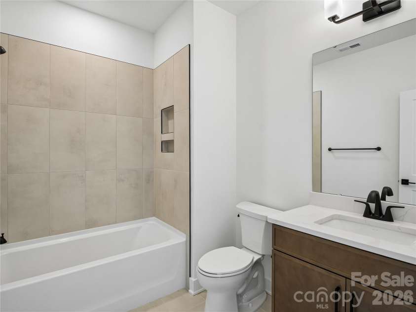 4122 Pinekirk Drive, Charlotte, NC 28269.  MLS# CAR4387957, YatesRealty ID 28562. Ensuite Bathroom