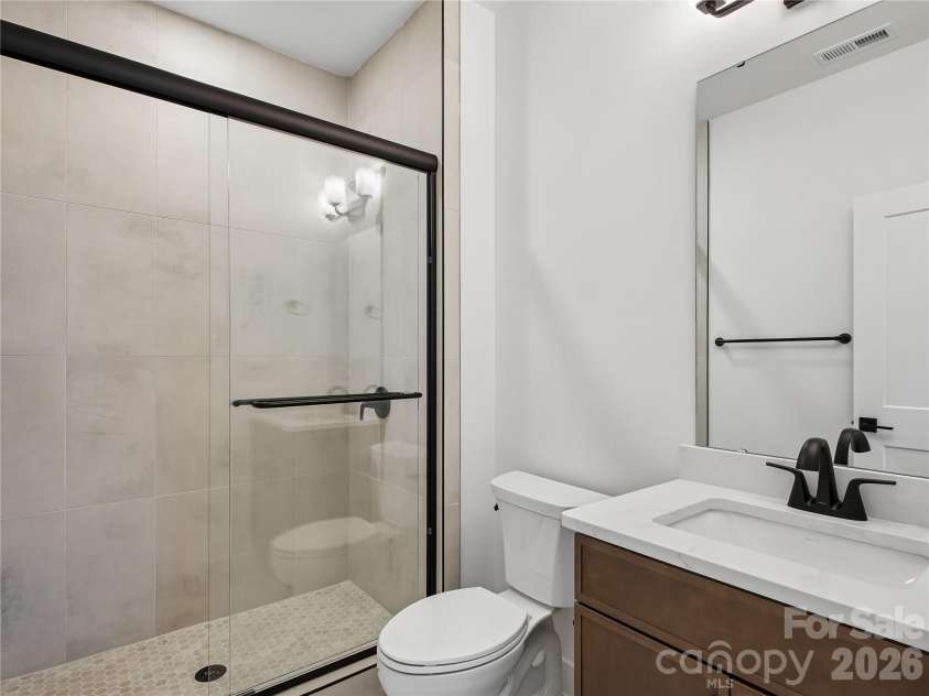4122 Pinekirk Drive, Charlotte, NC 28269.  MLS# CAR4387957, YatesRealty ID 28562. Main Floor Bath
