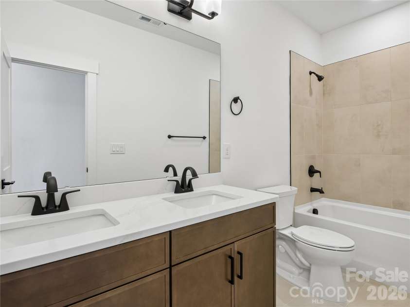 4122 Pinekirk Drive, Charlotte, NC 28269.  MLS# CAR4387957, YatesRealty ID 28562. Secondary Bathroom