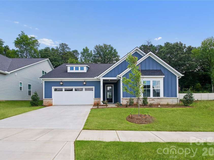 4213 Pinekirk Drive, Charlotte, NC 28269.  MLS# CAR4387916, YatesRealty ID 28563. 