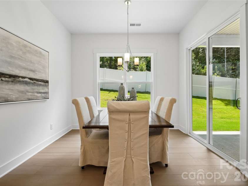 4213 Pinekirk Drive, Charlotte, NC 28269.  MLS# CAR4387916, YatesRealty ID 28563. Casual Dining