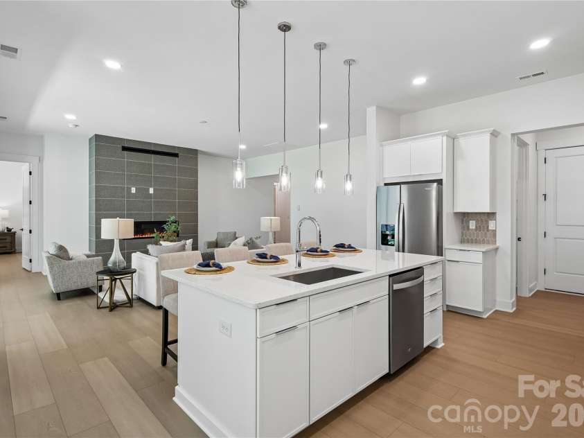 4213 Pinekirk Drive, Charlotte, NC 28269.  MLS# CAR4387916, YatesRealty ID 28563. Kitchen