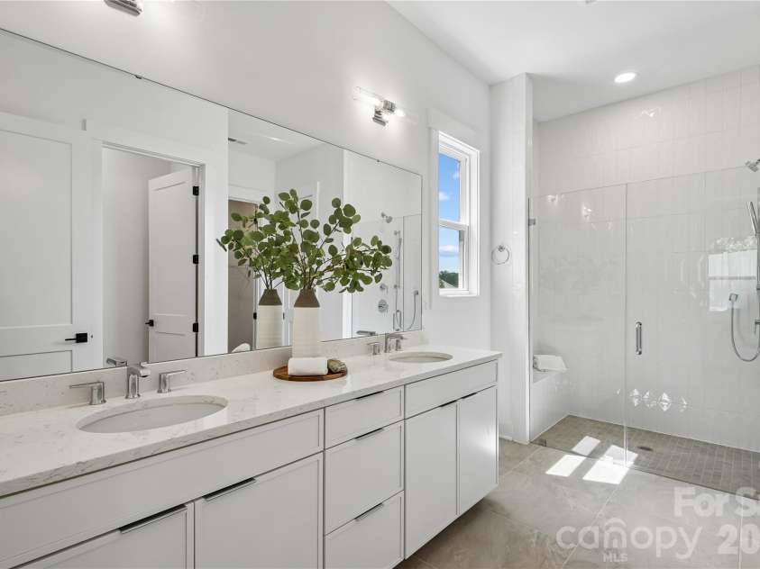 4213 Pinekirk Drive, Charlotte, NC 28269.  MLS# CAR4387916, YatesRealty ID 28563. Primary Bathroom