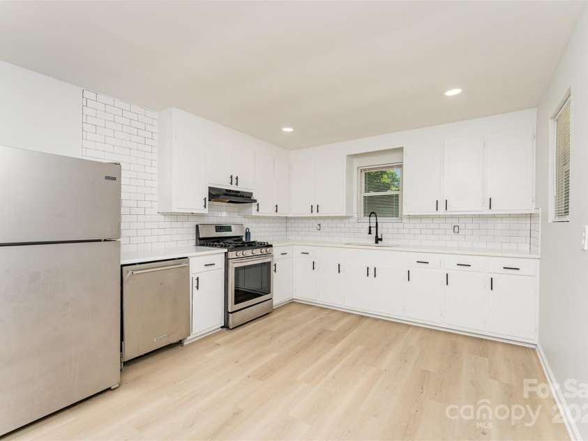 3724 Patricia Drive, Concord, NC 28027.  MLS# CAR4272555, YatesRealty ID 28565. Kitchen