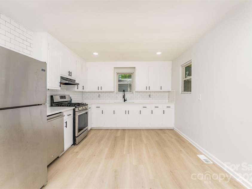 3724 Patricia Drive, Concord, NC 28027.  MLS# CAR4272555, YatesRealty ID 28565. Kitchen