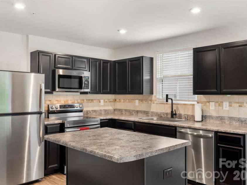 2515 Willow Pond Lane, Concord, NC 28025.  MLS# CAR4376174, YatesRealty ID 28566. 