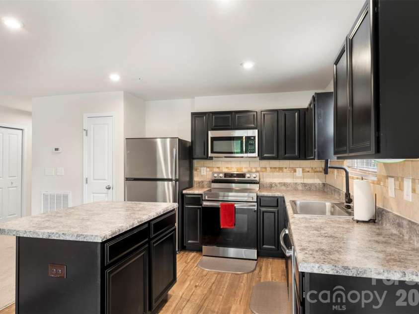 2515 Willow Pond Lane, Concord, NC 28025.  MLS# CAR4376174, YatesRealty ID 28566. 
