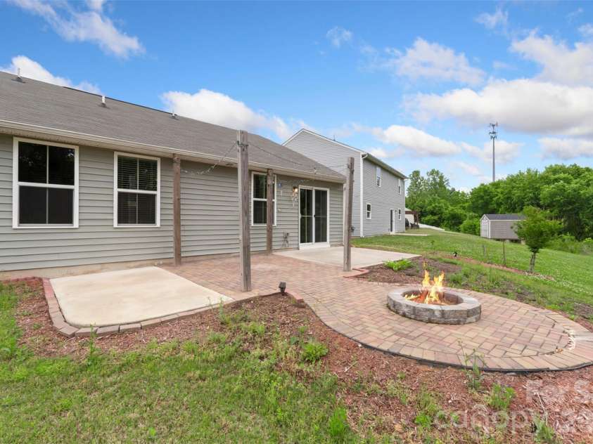 2515 Willow Pond Lane, Concord, NC 28025.  MLS# CAR4376174, YatesRealty ID 28566. 