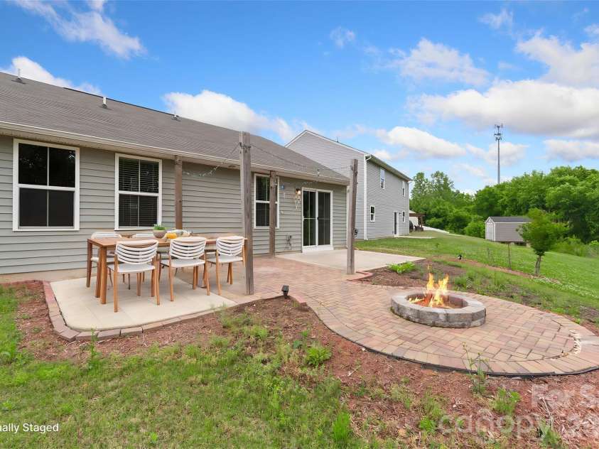2515 Willow Pond Lane, Concord, NC 28025.  MLS# CAR4376174, YatesRealty ID 28566. 