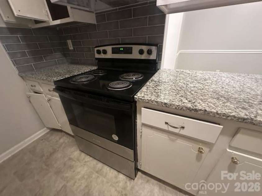 911 Nottingham Drive, Gastonia, NC 28054.  MLS# CAR4361548, YatesRealty ID 28567. 