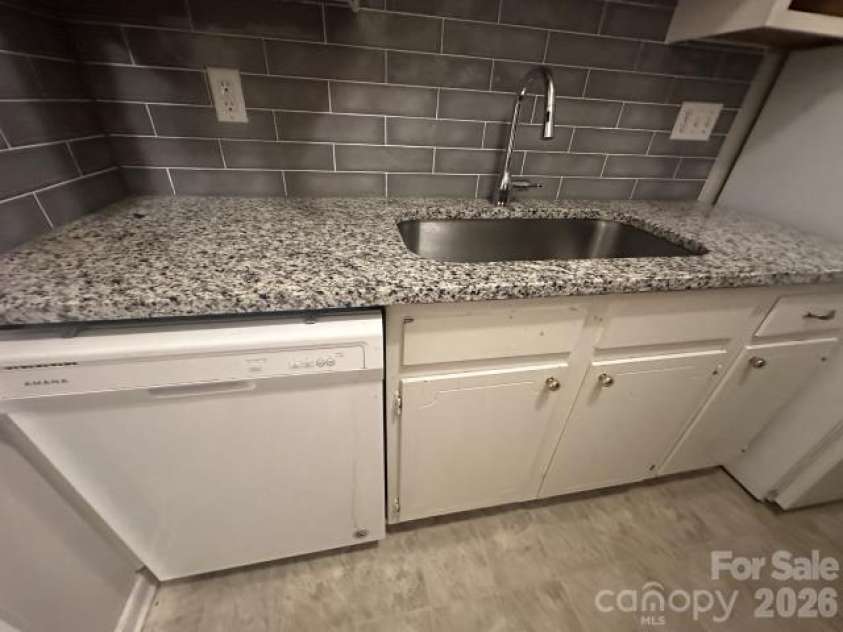 911 Nottingham Drive, Gastonia, NC 28054.  MLS# CAR4361548, YatesRealty ID 28567. 