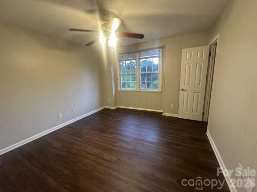 911 Nottingham Drive, Gastonia, NC 28054.  MLS# CAR4361548, YatesRealty ID 28567. 
