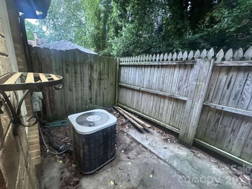 911 Nottingham Drive, Gastonia, NC 28054.  MLS# CAR4361548, YatesRealty ID 28567. 