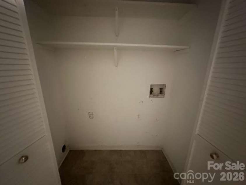 911 Nottingham Drive, Gastonia, NC 28054.  MLS# CAR4361548, YatesRealty ID 28567. 