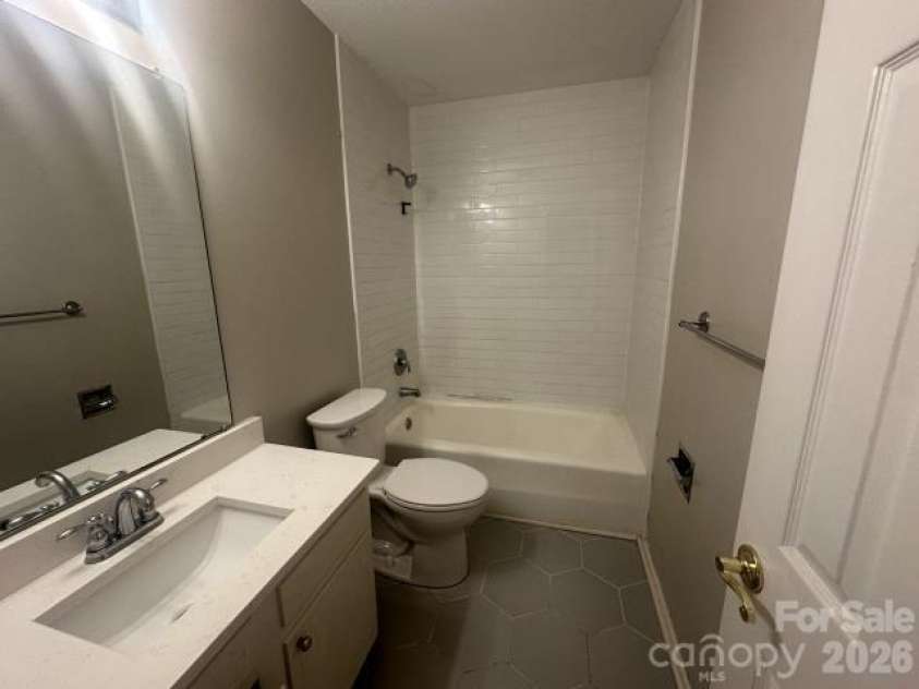 911 Nottingham Drive, Gastonia, NC 28054.  MLS# CAR4361548, YatesRealty ID 28567. 