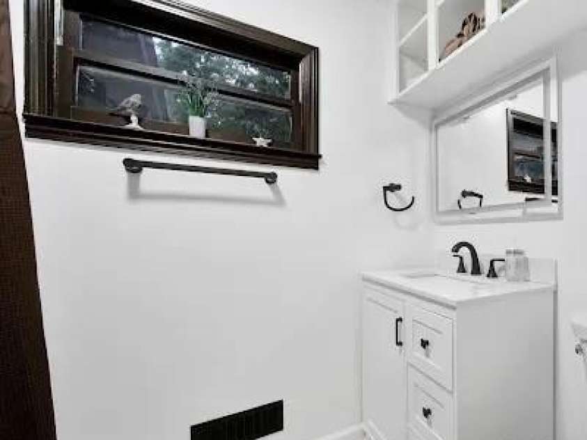 1239 Carlisle White Road, Chester, SC 29706.  MLS# CAR4384946, YatesRealty ID 28568. Bathroom