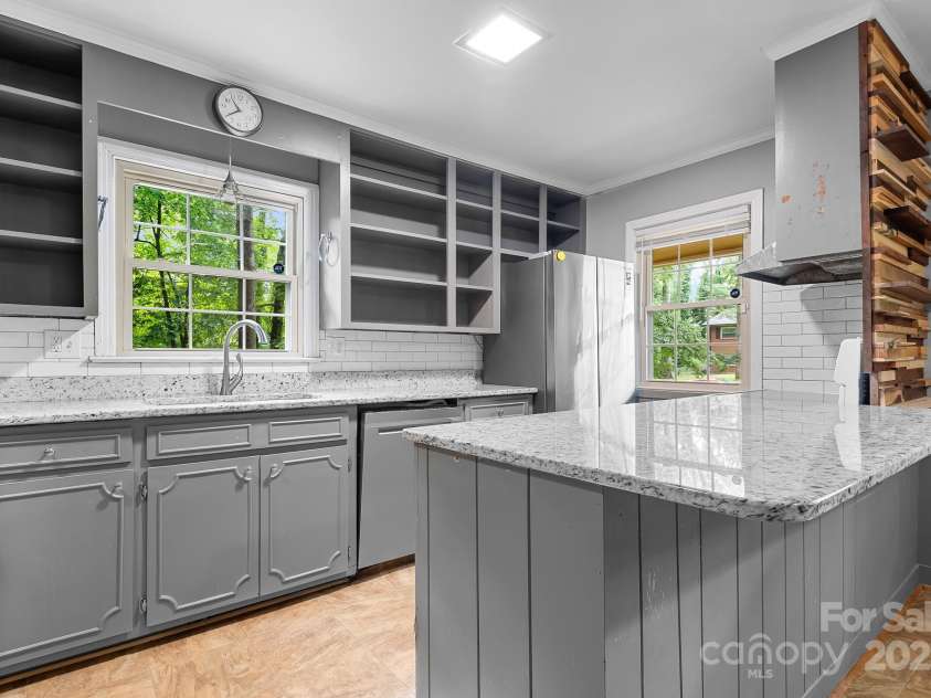 1303 Forest Park Drive, Statesville, NC 28677.  MLS# CAR4280831, YatesRealty ID 28568. 