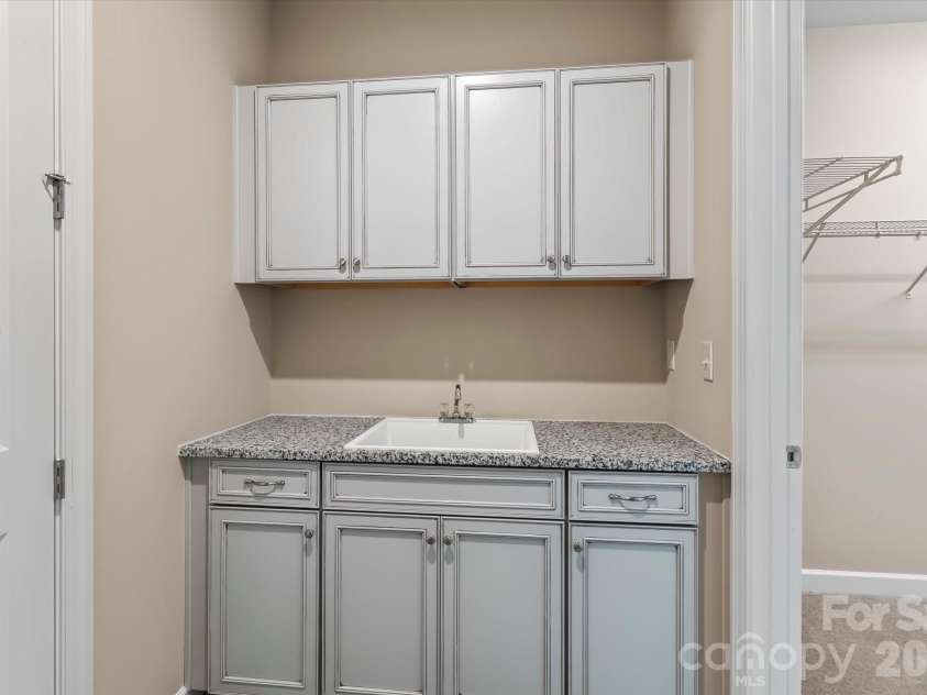 3213 Marchers Trace Drive, Mint Hill, NC 28227.  MLS# CAR4367859, YatesRealty ID 28569. Laundry Room