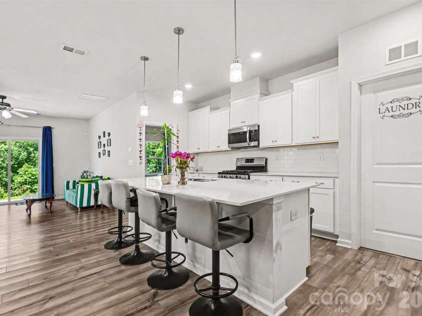 15513 Capps Road, Charlotte, NC 28278.  MLS# CAR4389930, YatesRealty ID 28571. Kitchen