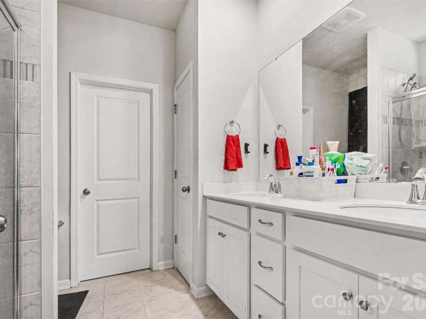 15513 Capps Road, Charlotte, NC 28278.  MLS# CAR4389930, YatesRealty ID 28571. Primary Bathroom