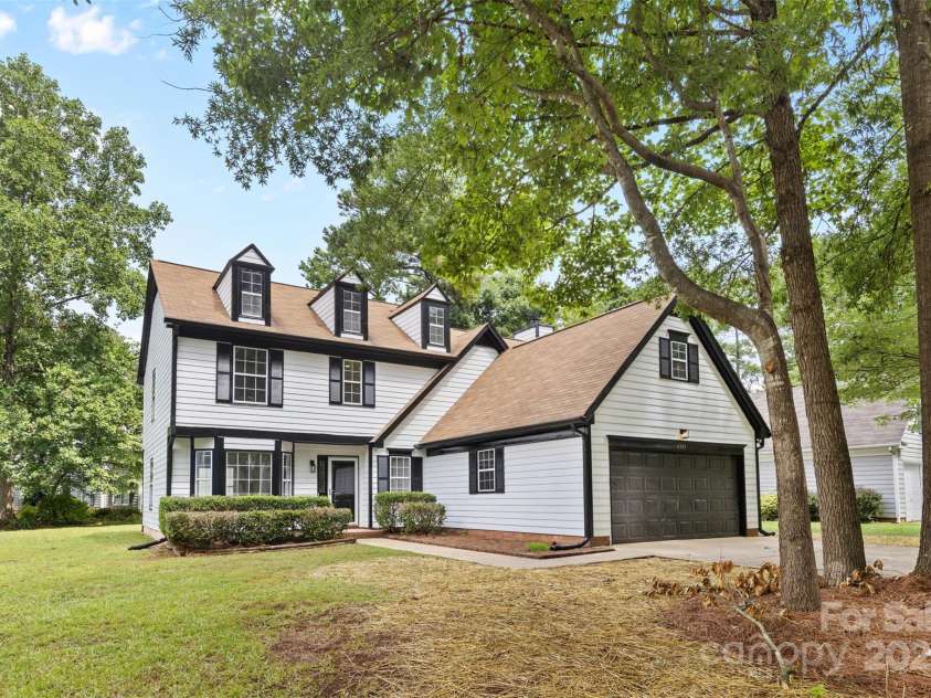 6907 Spandril Lane, Charlotte, NC 28215.  MLS# CAR4278676, YatesRealty ID 28571. 