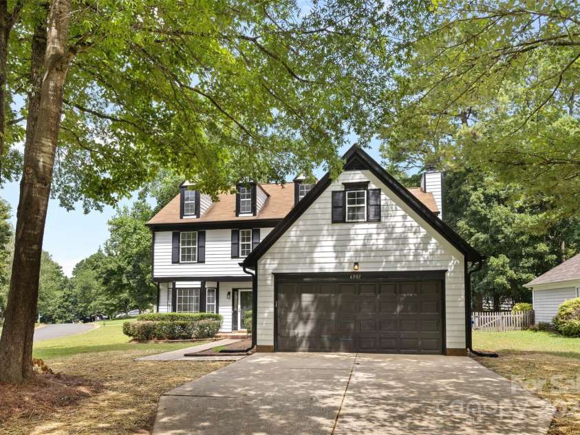 6907 Spandril Lane, Charlotte, NC 28215.  MLS# CAR4278676, YatesRealty ID 28571. 