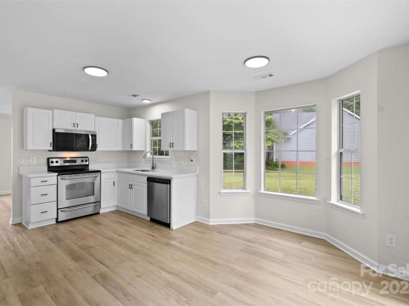 6907 Spandril Lane, Charlotte, NC 28215.  MLS# CAR4278676, YatesRealty ID 28571. 