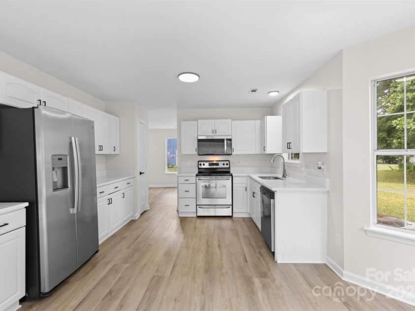 6907 Spandril Lane, Charlotte, NC 28215.  MLS# CAR4278676, YatesRealty ID 28571. 