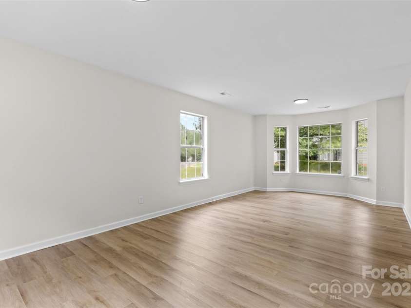6907 Spandril Lane, Charlotte, NC 28215.  MLS# CAR4278676, YatesRealty ID 28571. 