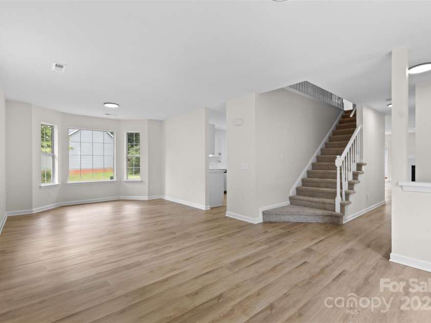 6907 Spandril Lane, Charlotte, NC 28215.  MLS# CAR4278676, YatesRealty ID 28571. 